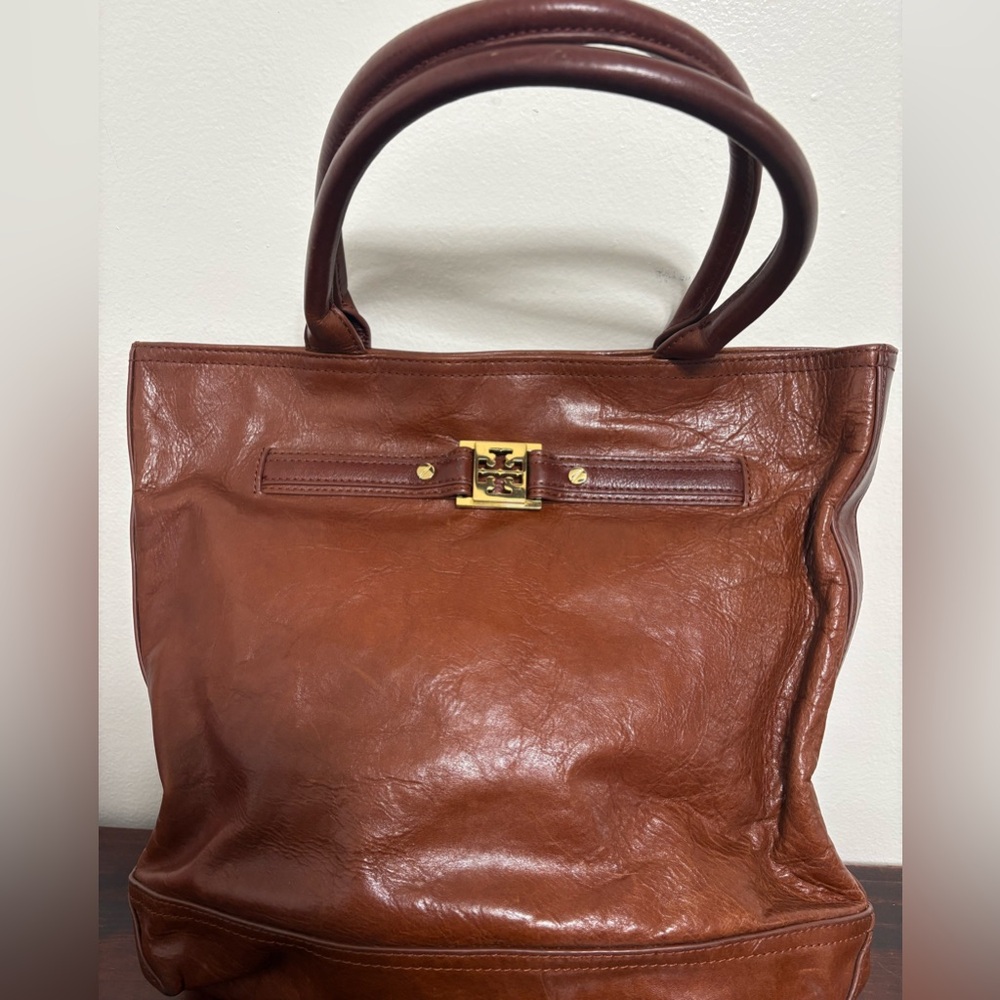 Vintage tory burch bag with mirror